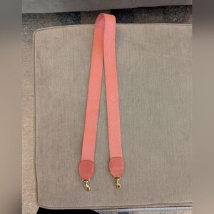 Clare V. Crossbody strap in pink